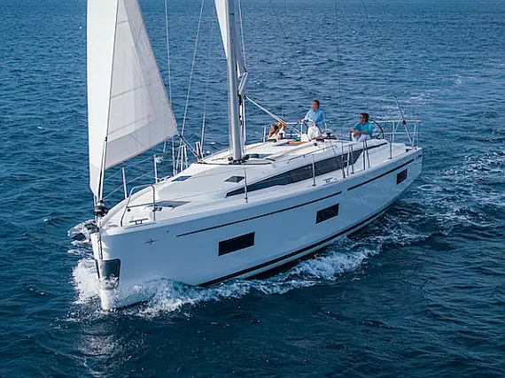 Bavaria C42 - Immagine esterna