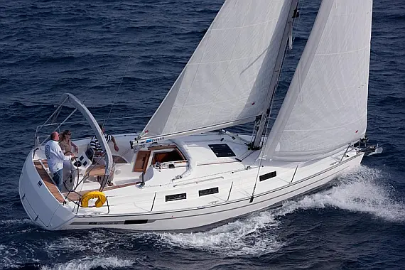 Bavaria Cruiser 32 - External image