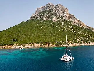 Lagoon 55 - External image
