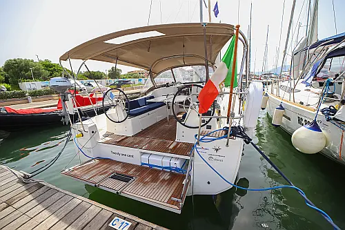 boat-sailing.gif