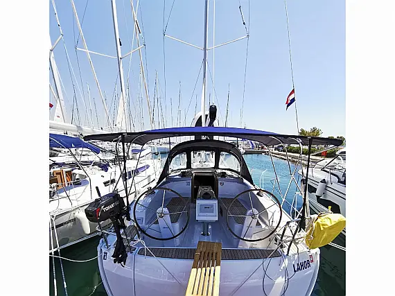 Bavaria Cruiser 37 - Immagine esterna