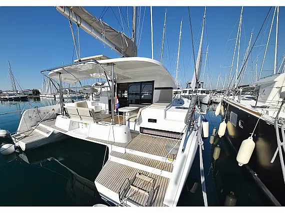 Lagoon 42 