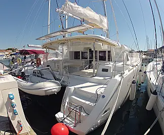 Lagoon 450 - External image