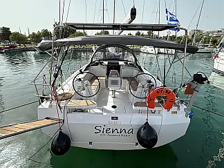 Bavaria C38 - External image