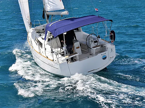 OCEANIS 38.1 BT - Immagine esterna