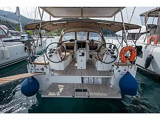 Sun Odyssey 410 - External image