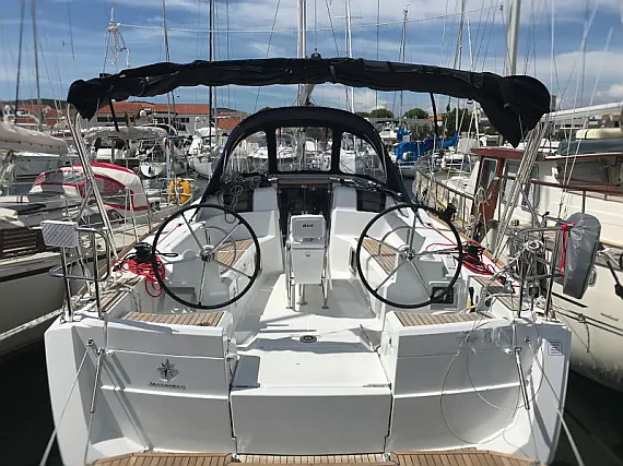Sun Odyssey 389