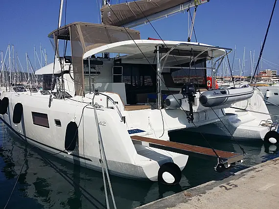 Lagoon 42 (4 Dbl / 2 singles 12)