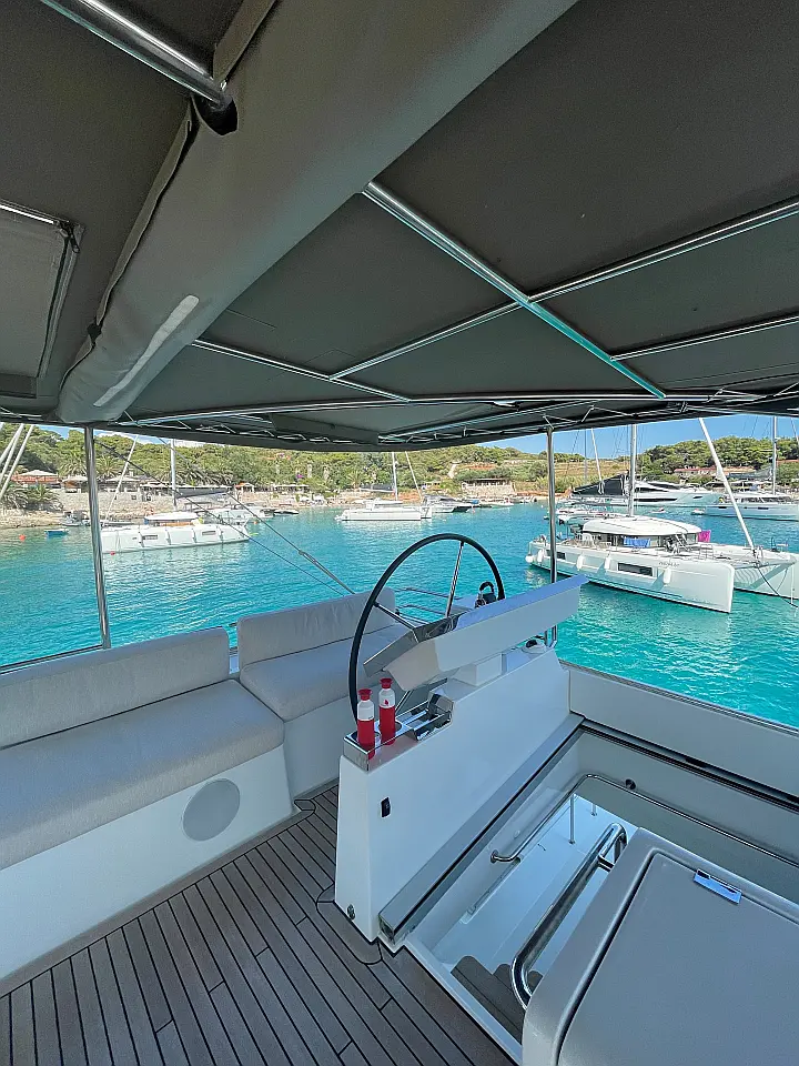 Lagoon 620  - 