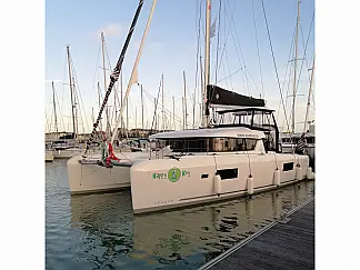 Lagoon 42 - External image