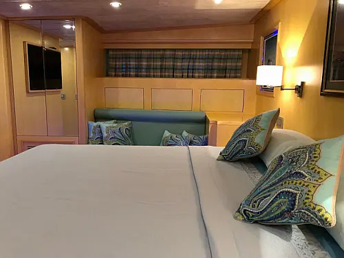 boat-sailing.gif
