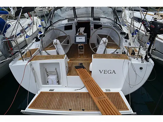 Hanse 415
