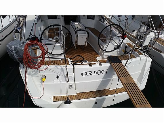 Sun Odyssey 379