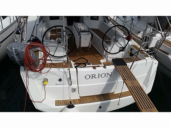 Sun Odyssey 379