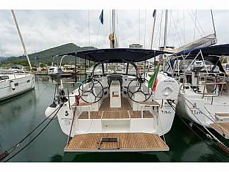 Oceanis 34.1 - External image