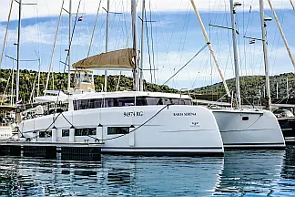 Dufour 48 Catamaran - External image