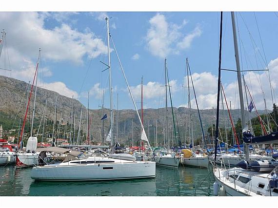 Sun Odyssey 349
