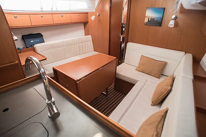 Bavaria Cruiser 37 - 