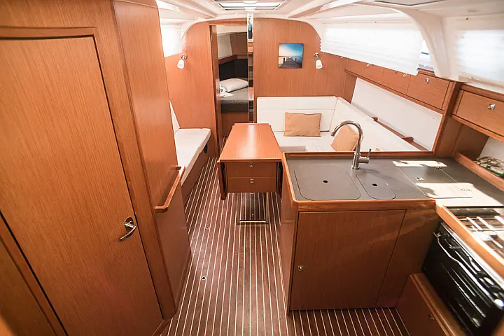 Bavaria Cruiser 37 - 