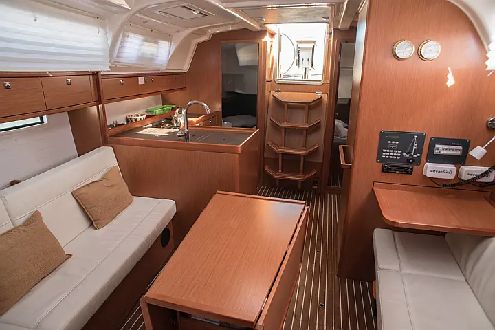 Bavaria Cruiser 37 - 