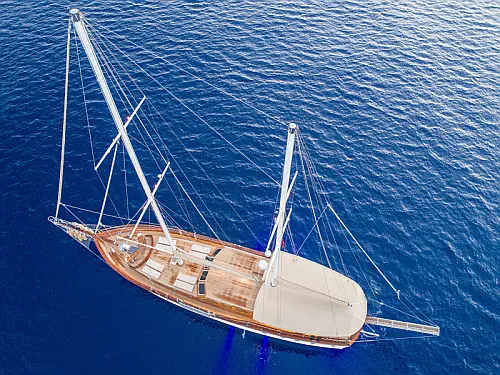 boat-sailing.gif