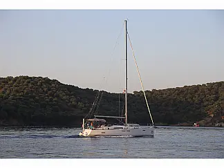 Sun Odyssey 439 - External image