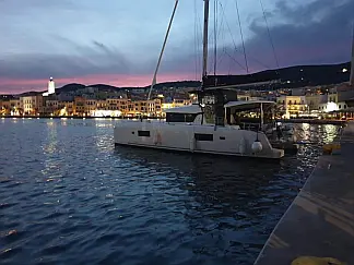 Lagoon 42 - External image