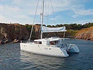 Lagoon 450  Flybridge - External image