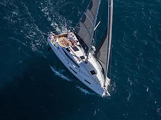 Sun Odyssey 350 - External image