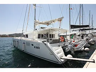 Lagoon 450F  - External image