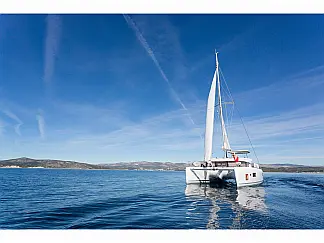 Lagoon 42 - External image