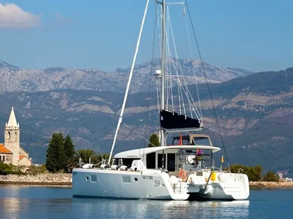 Lagoon 39