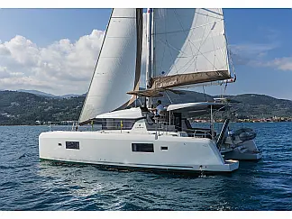 Lagoon 42 A/C & GEN & WM - External image