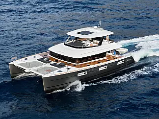 Lagoon 630 Powercat LUX - External image
