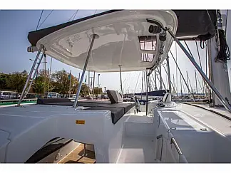 Lagoon 46  Flybridge - External image