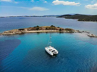 Lagoon 400 - External image