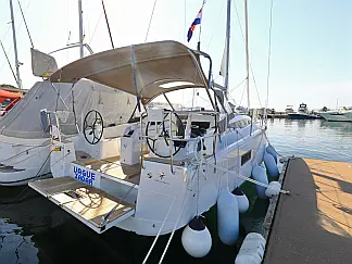 Sun Odyssey 410 - External image