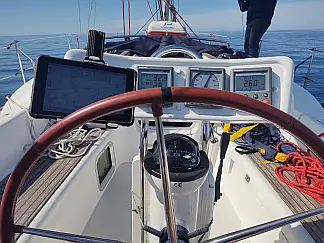 Sun Odyssey 32i - External image