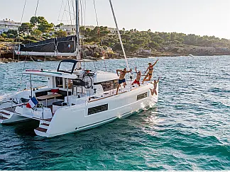 Lagoon 40-4 - External image