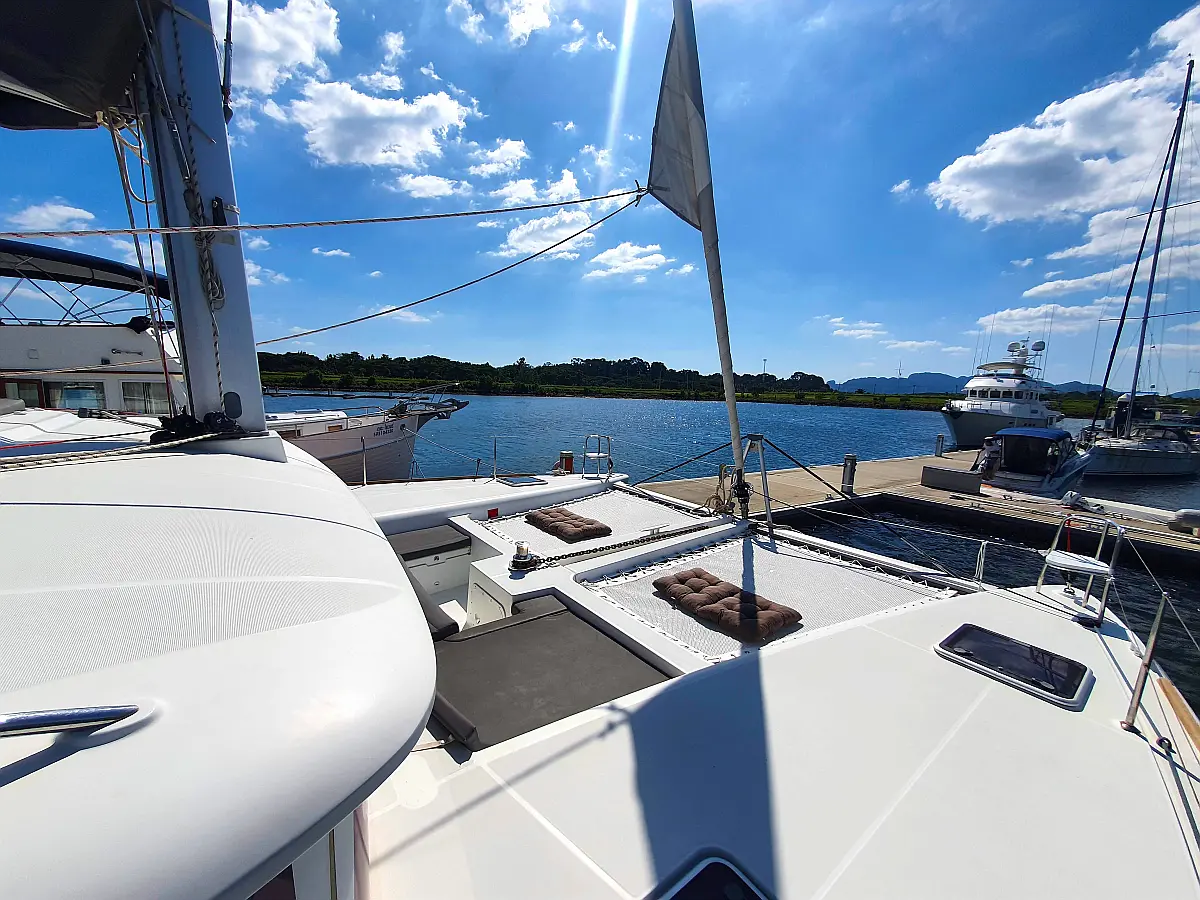Lagoon 450 Fly (2015) in Thailand deck plan