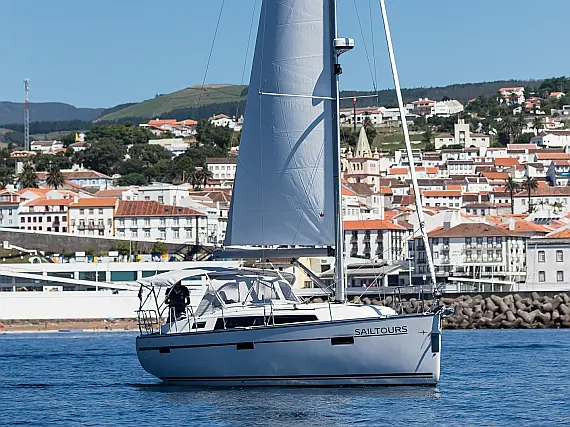 Bavaria Cruiser 37