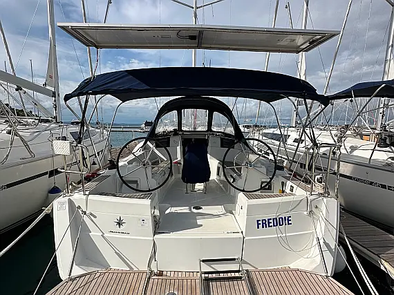 Sun Odyssey 389