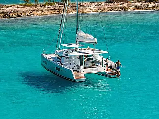 Lagoon 42 - External image