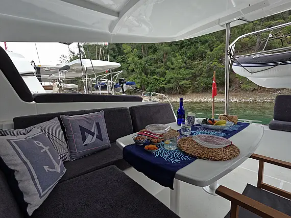 Lagoon 42