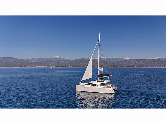 Lagoon 39