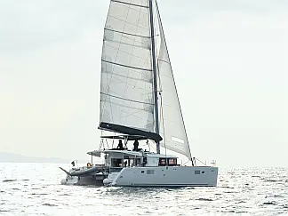 Lagoon 450  Flybridge - External image