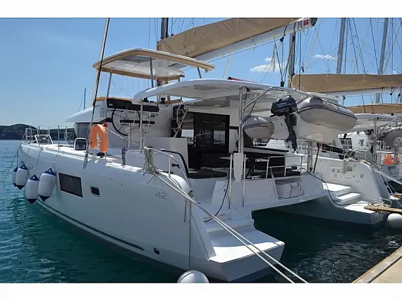 Lagoon 42