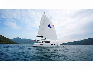 Lagoon 42 - External image