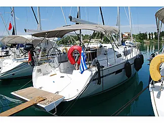 Bavaria Cruiser 37 - External image