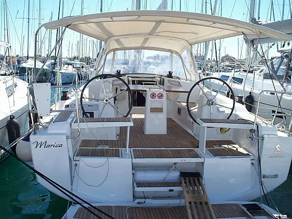 Oceanis 38